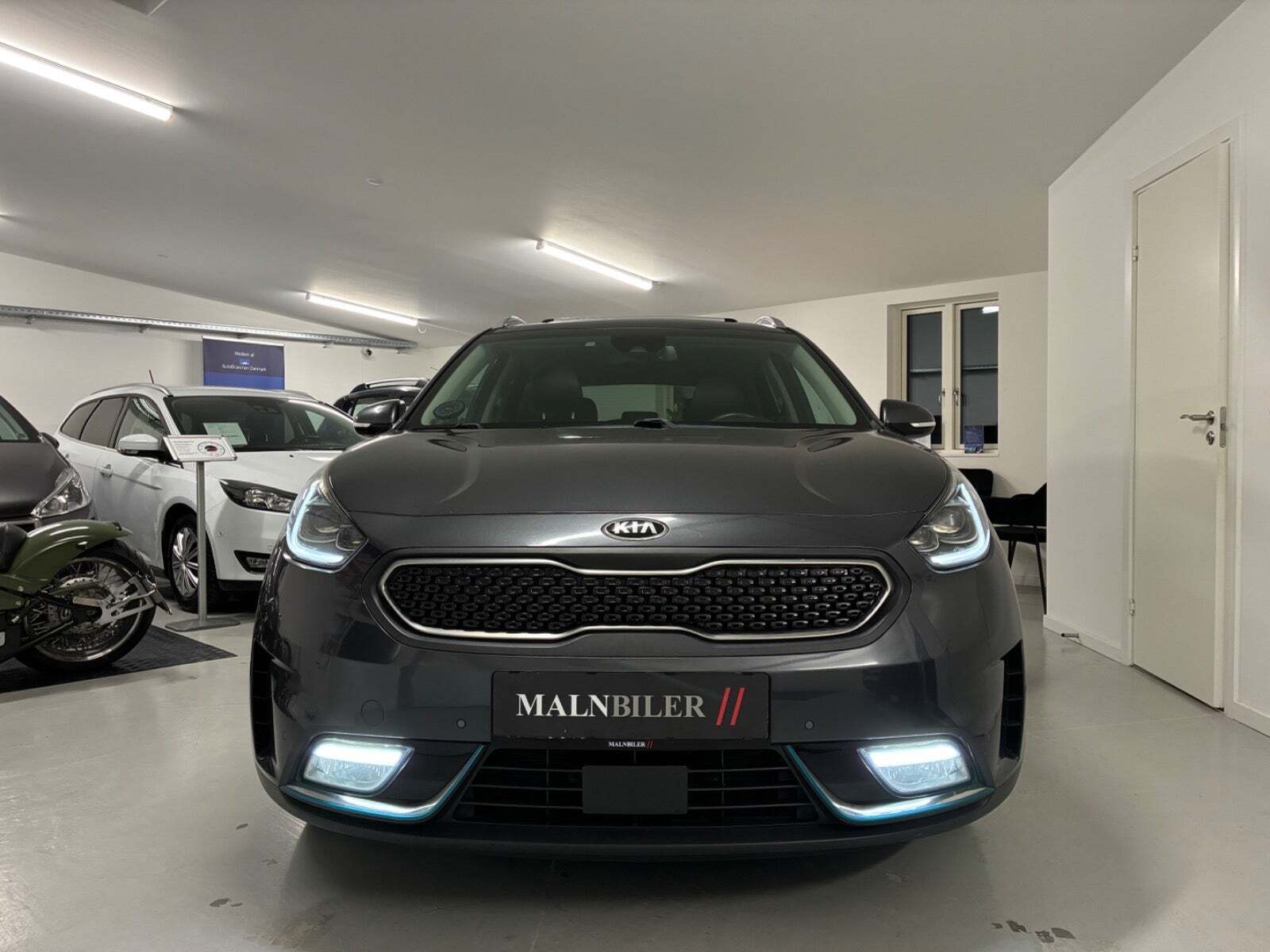 Grå Kia Niro fra 2018