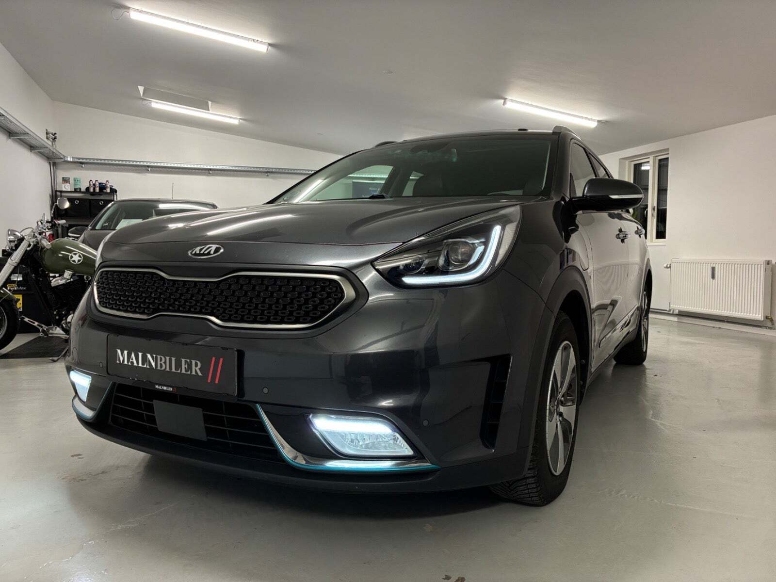 Grå Kia Niro fra 2018