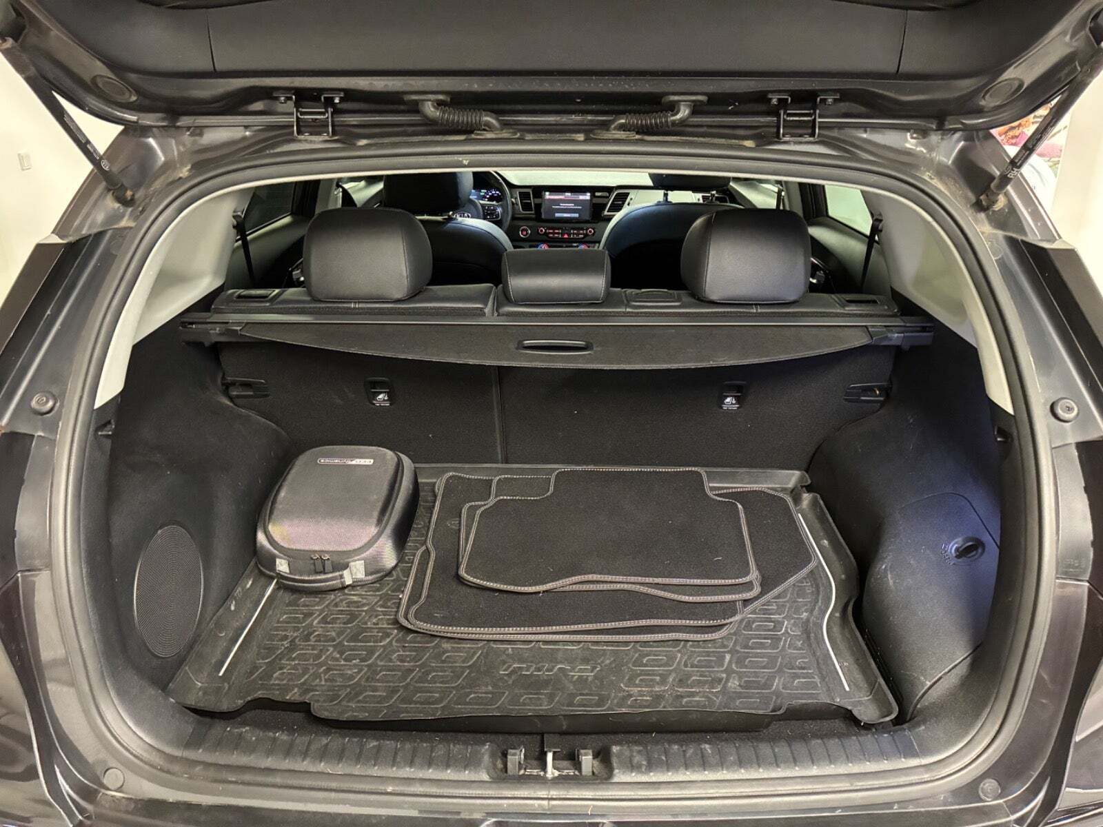 Grå Kia Niro fra 2018