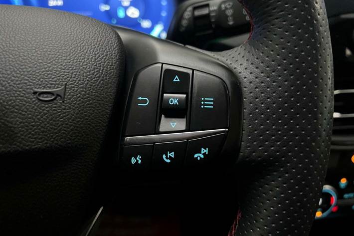 Hvid Ford Kuga fra 2021