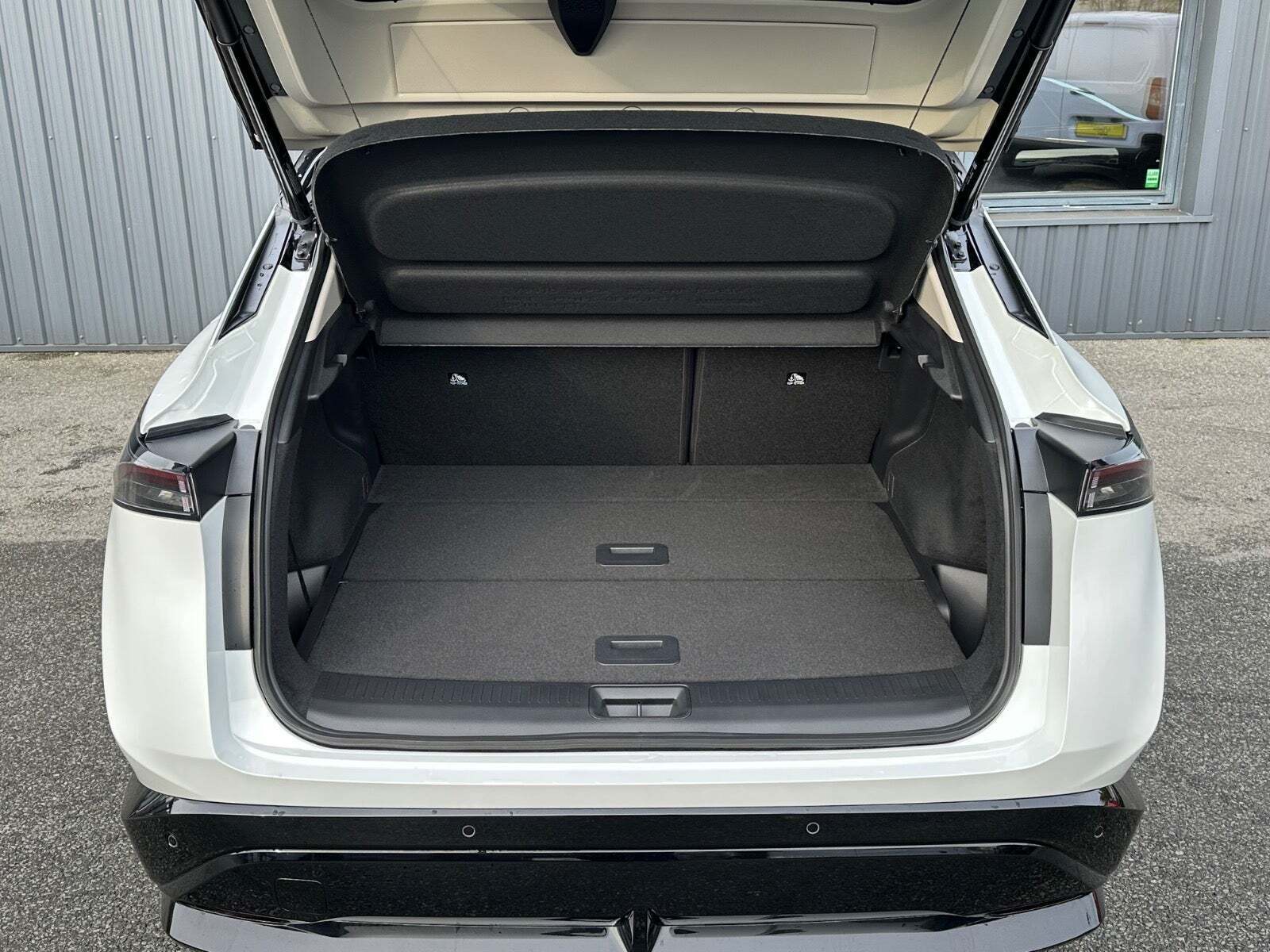 Hvid Nissan Ariya fra 2025