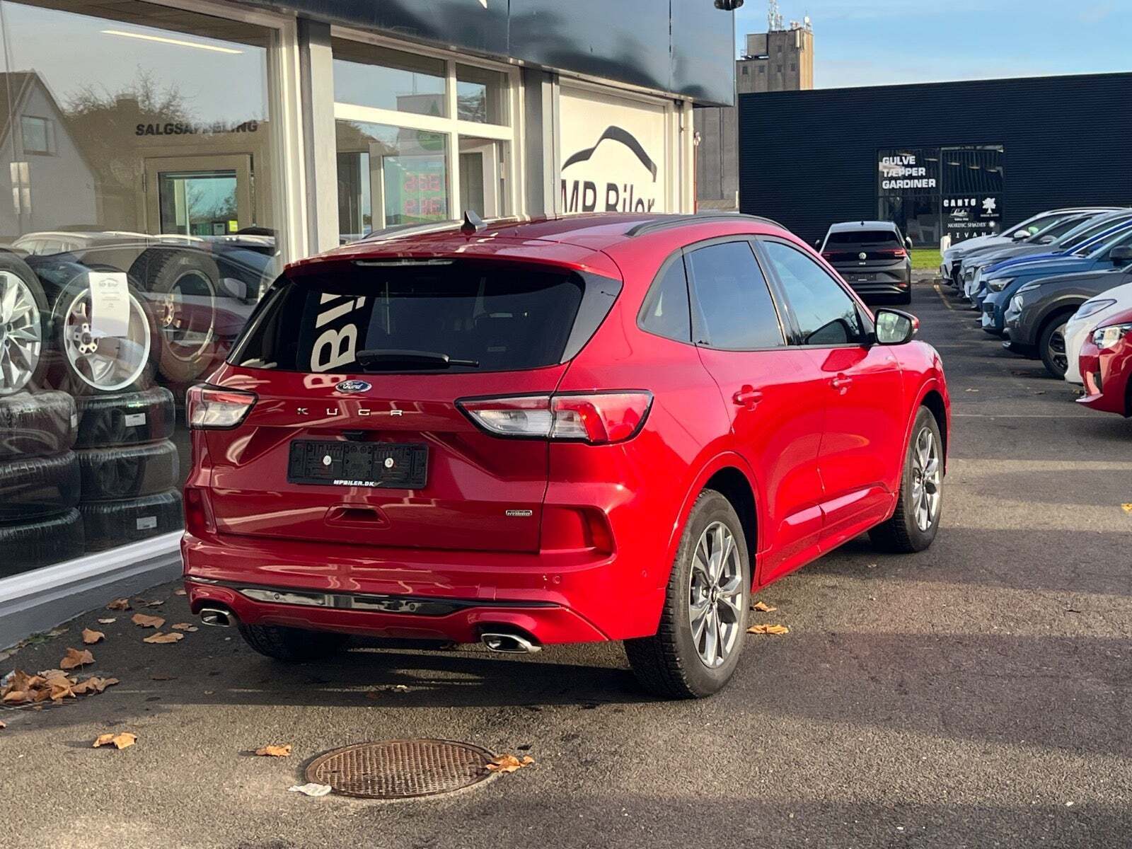 Rød Ford Kuga fra 2020