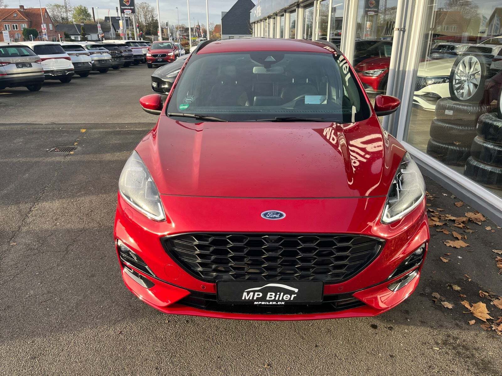 Rød Ford Kuga fra 2020