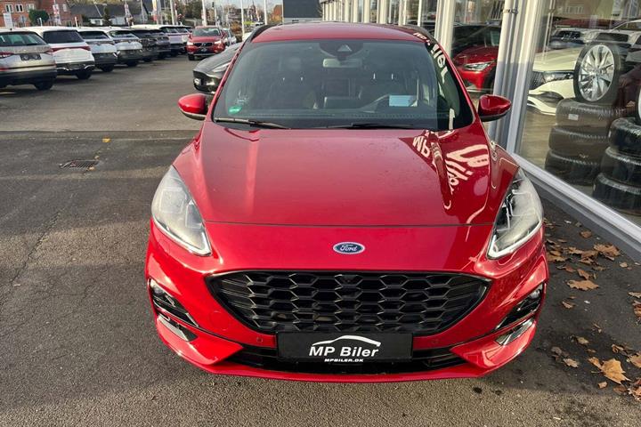 Rød Ford Kuga fra 2020