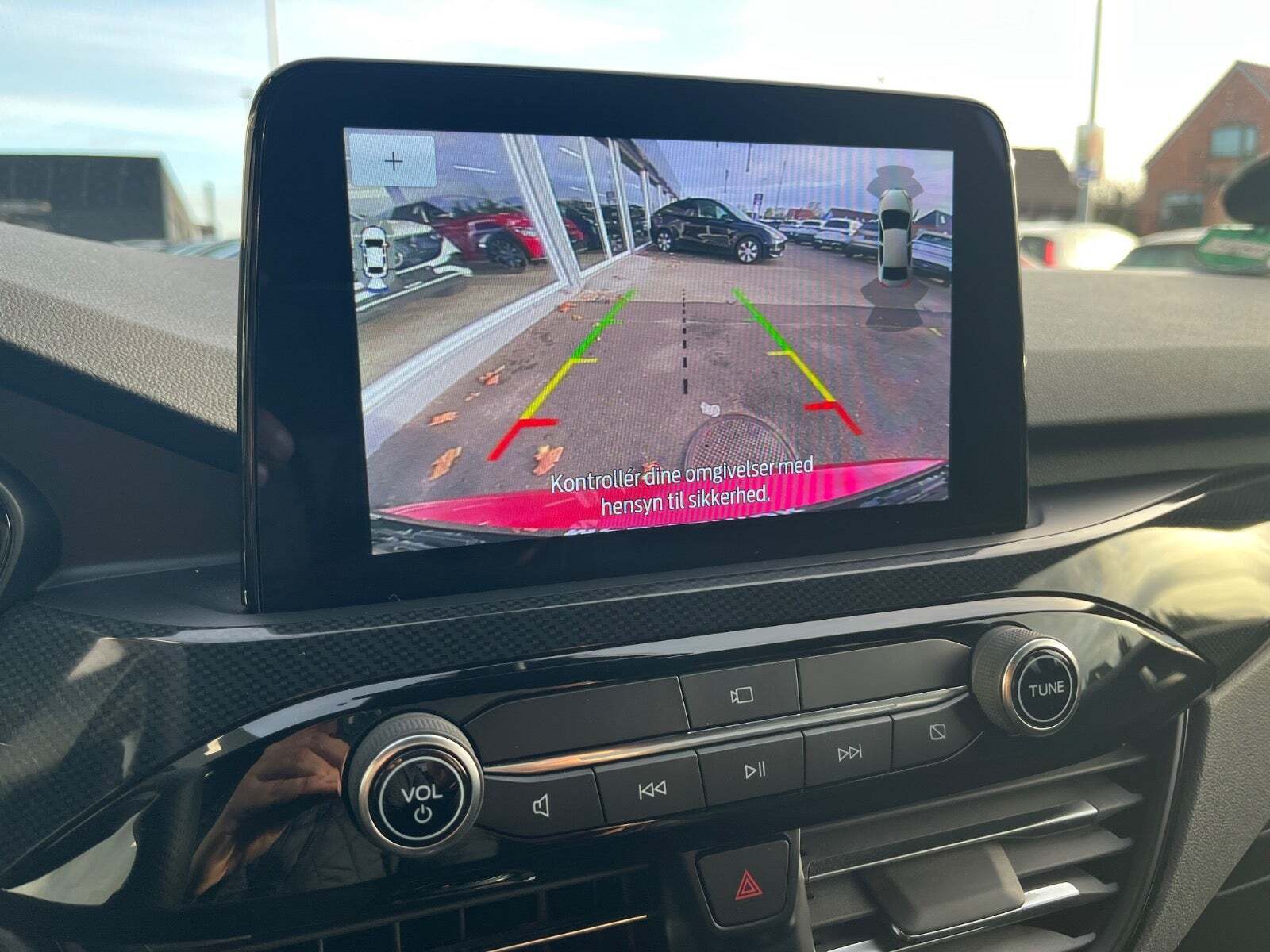 Rød Ford Kuga fra 2020