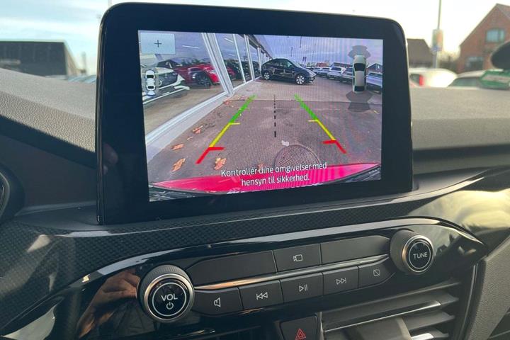 Rød Ford Kuga fra 2020