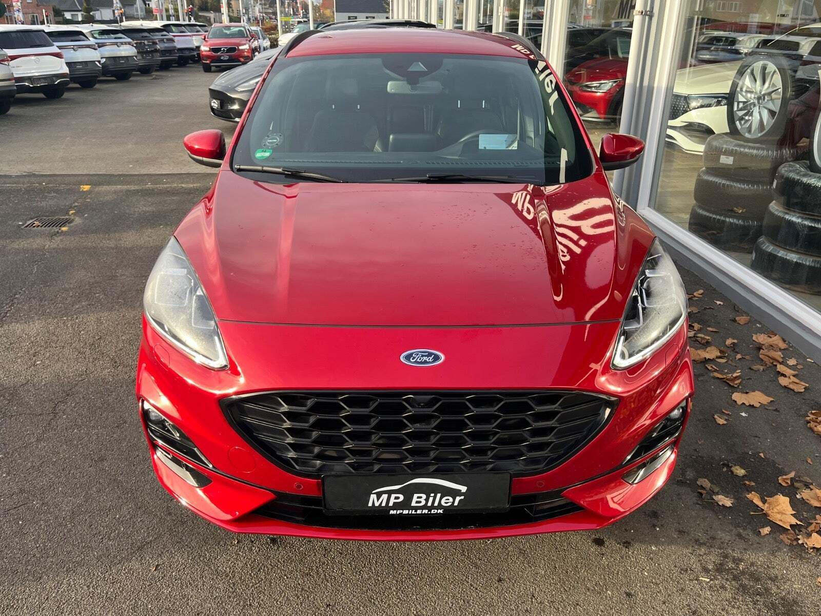 Rød Ford Kuga fra 2020