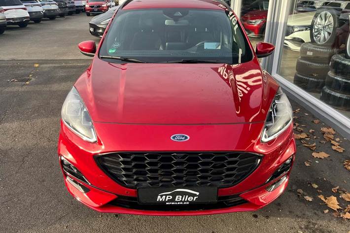 Rød Ford Kuga fra 2020