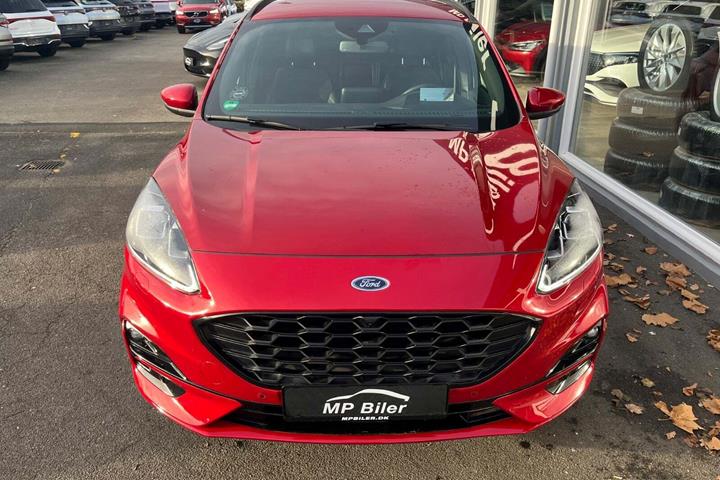 Rød Ford Kuga fra 2020
