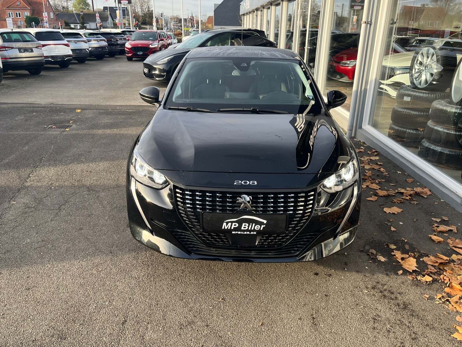 Sort Peugeot 208 fra 2023