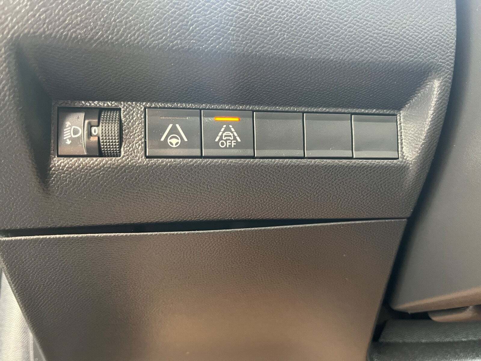 Sort Peugeot 208 fra 2023