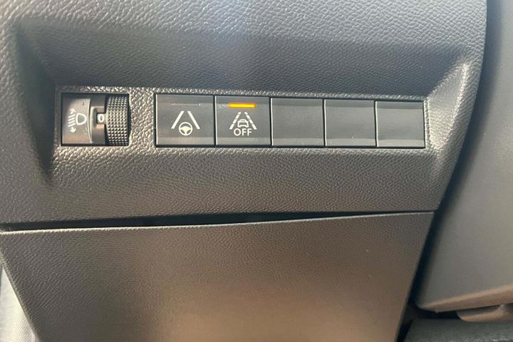 Sort Peugeot 208 fra 2023