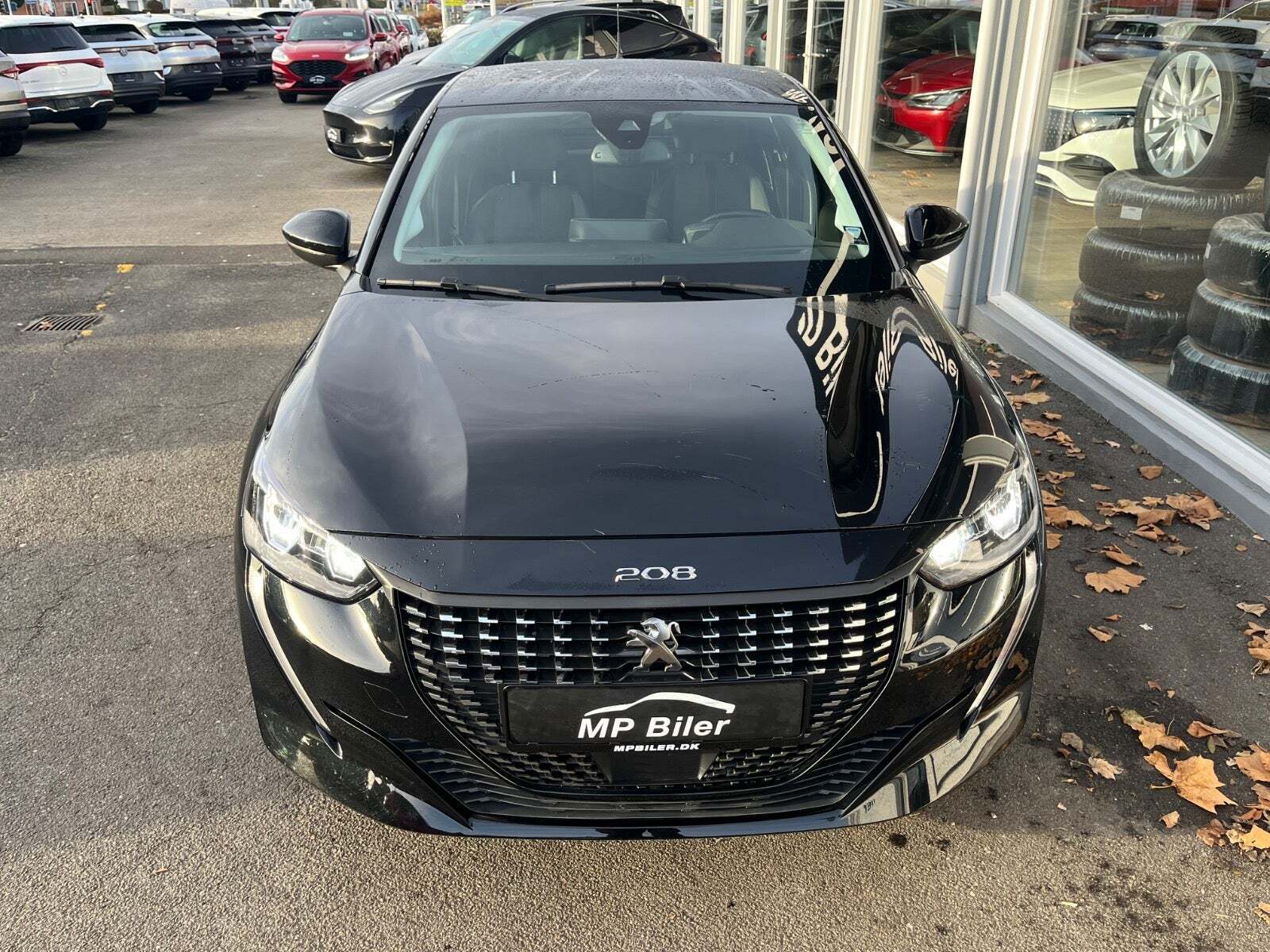 Sort Peugeot 208 fra 2023