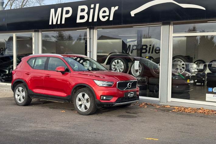 Rød Volvo XC40 fra 2018