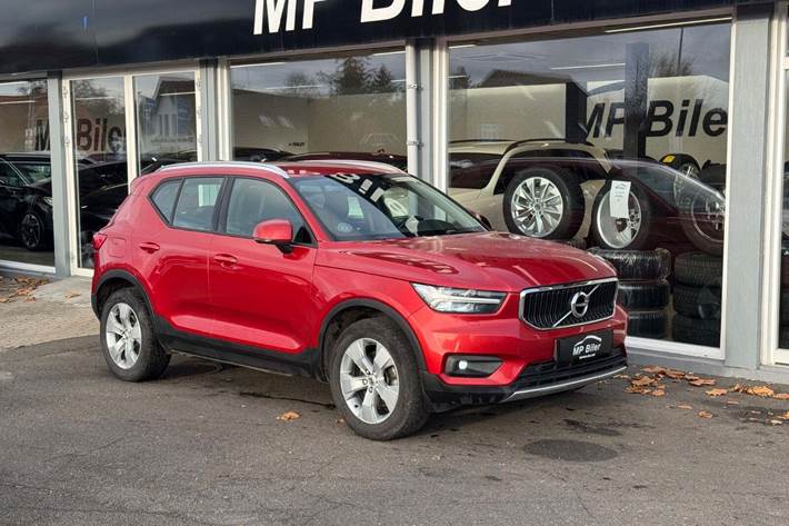 Rød Volvo XC40 fra 2018