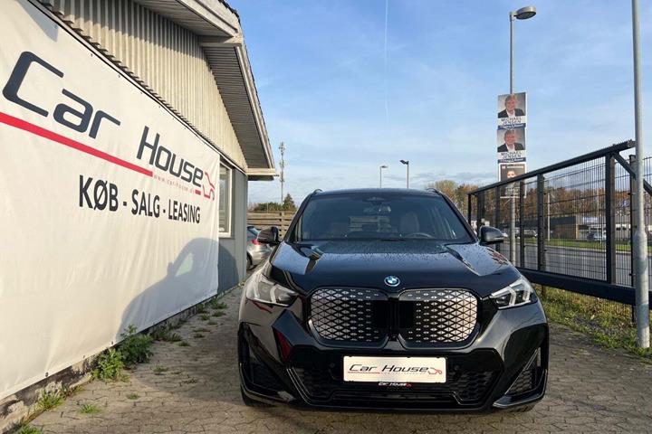 Sort BMW iX1 fra 2024
