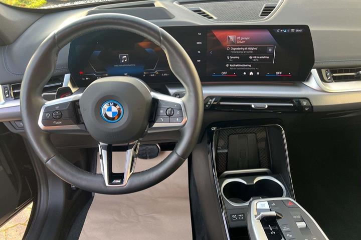 Sort BMW iX1 fra 2024