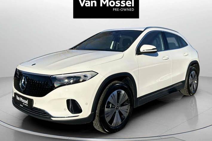 Hvid Mercedes EQA250 fra 2024 set udefra