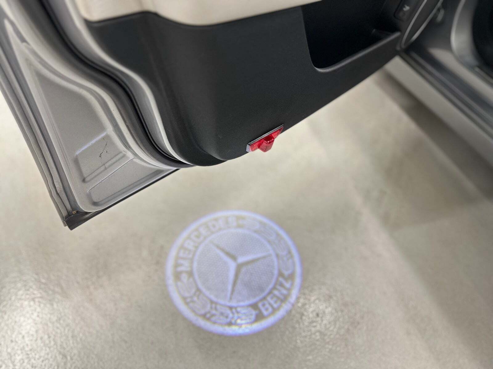 Grå Mercedes C300 fra 2011