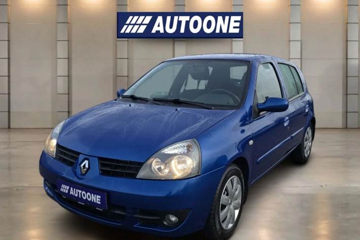 Blå Renault Clio II fra 2007 set udefra