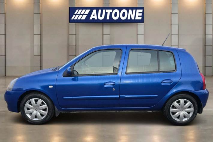 Blå Renault Clio II fra 2007