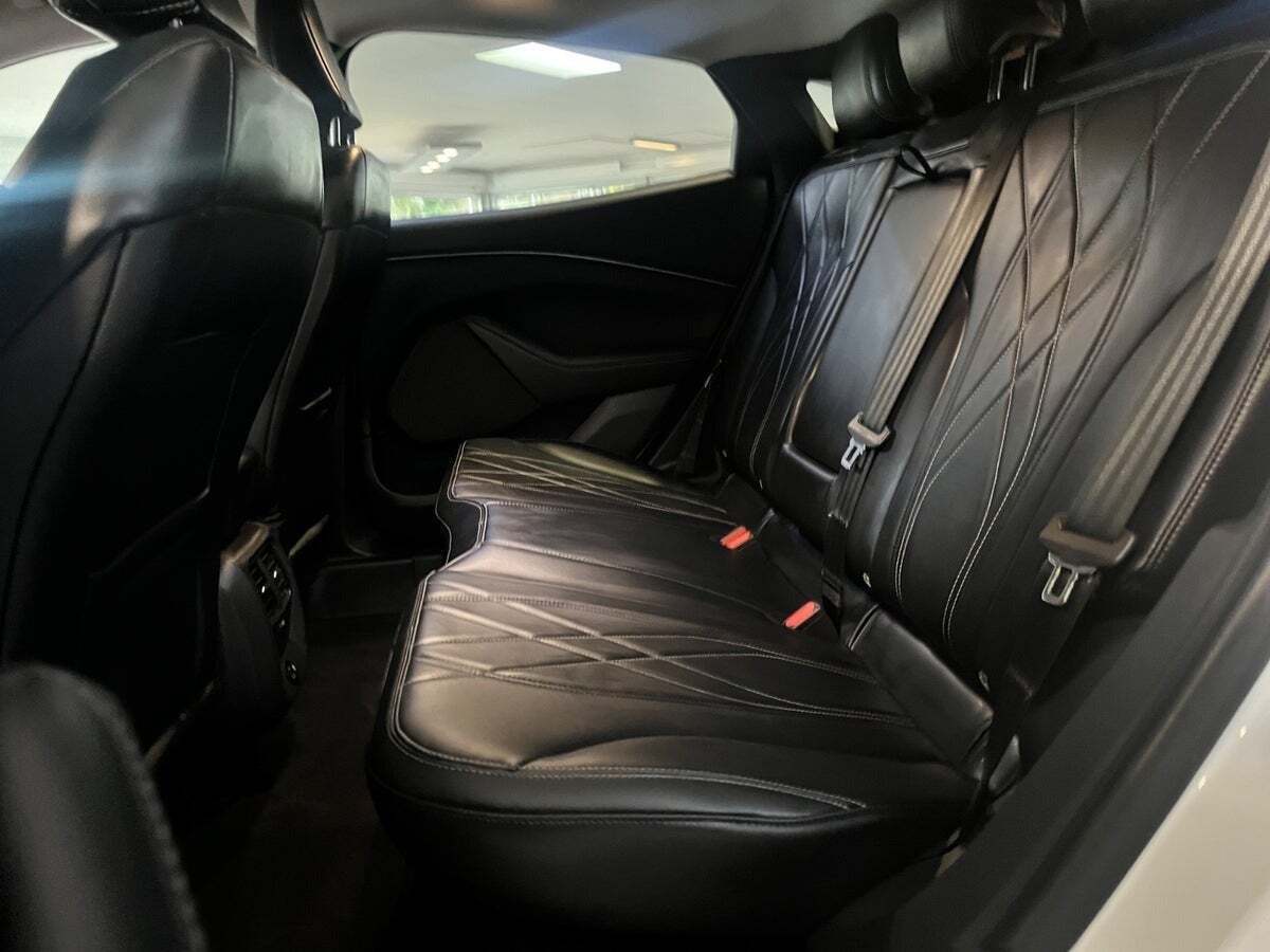 Hvid Ford Mustang Mach-E fra 2023