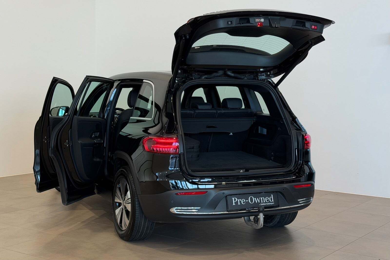 Sort Mercedes EQB300 fra 2025