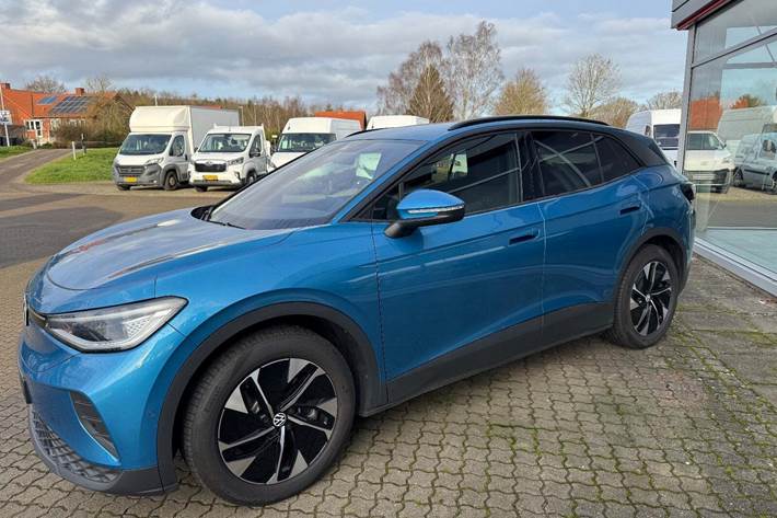 Blå VW ID.4 fra 2025 set udefra