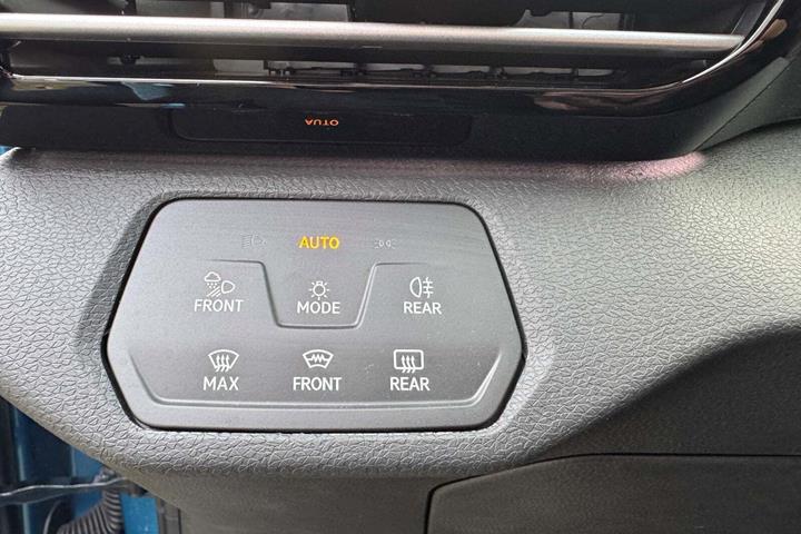 Blå VW ID.4 fra 2025
