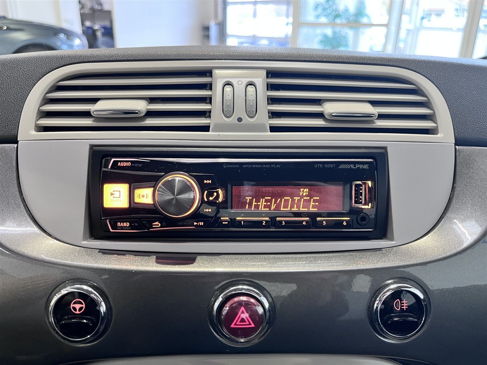 Grå Fiat 500 fra 2012