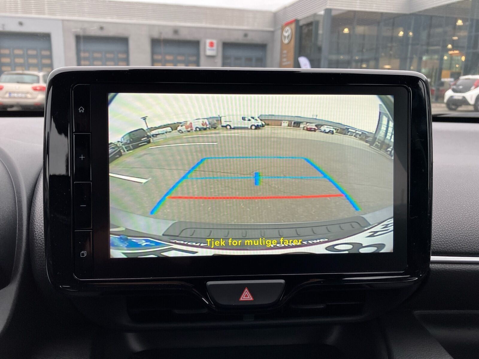 Grå Toyota Yaris fra 2025