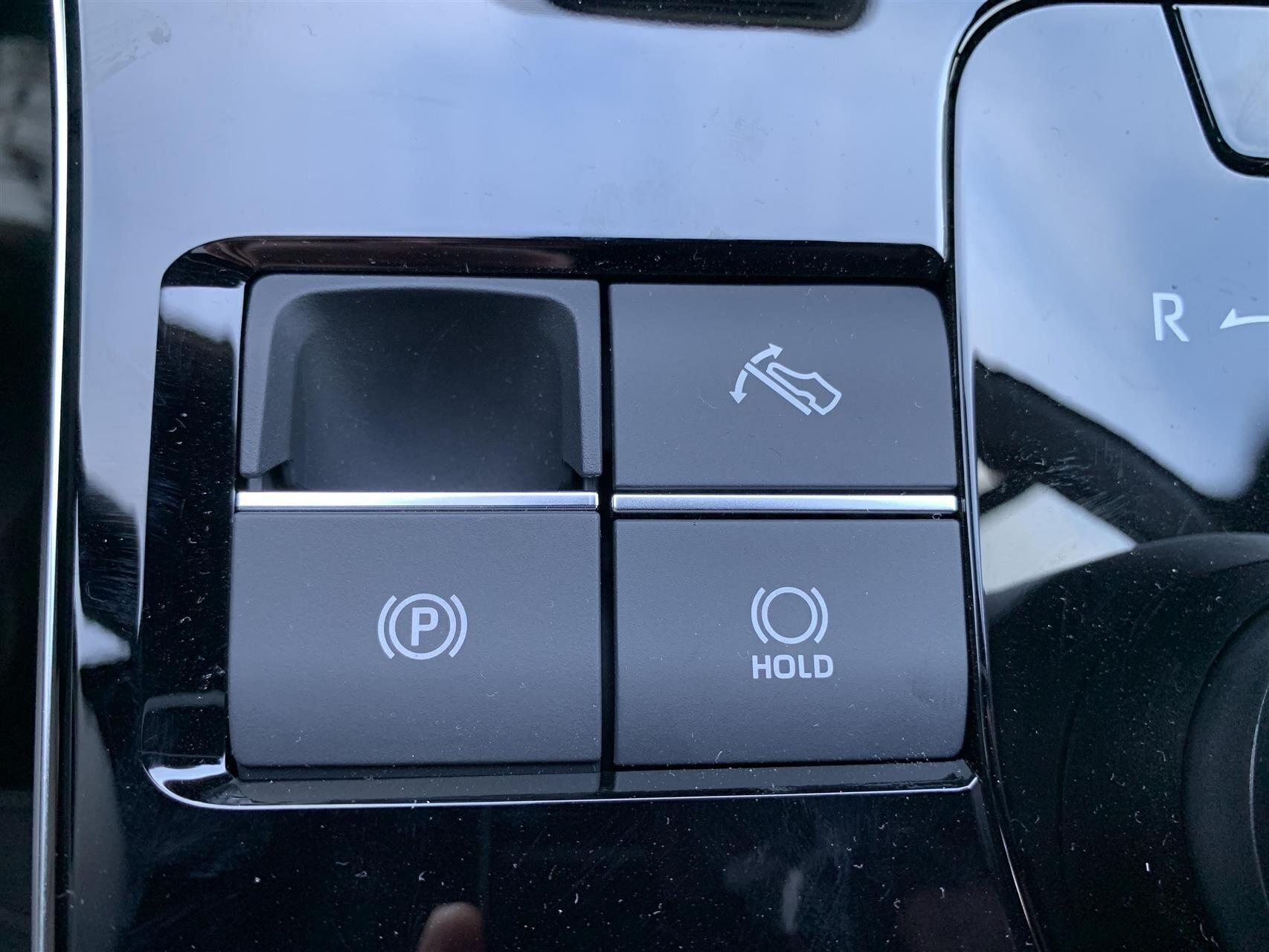 Grå Toyota BZ4X fra 2025