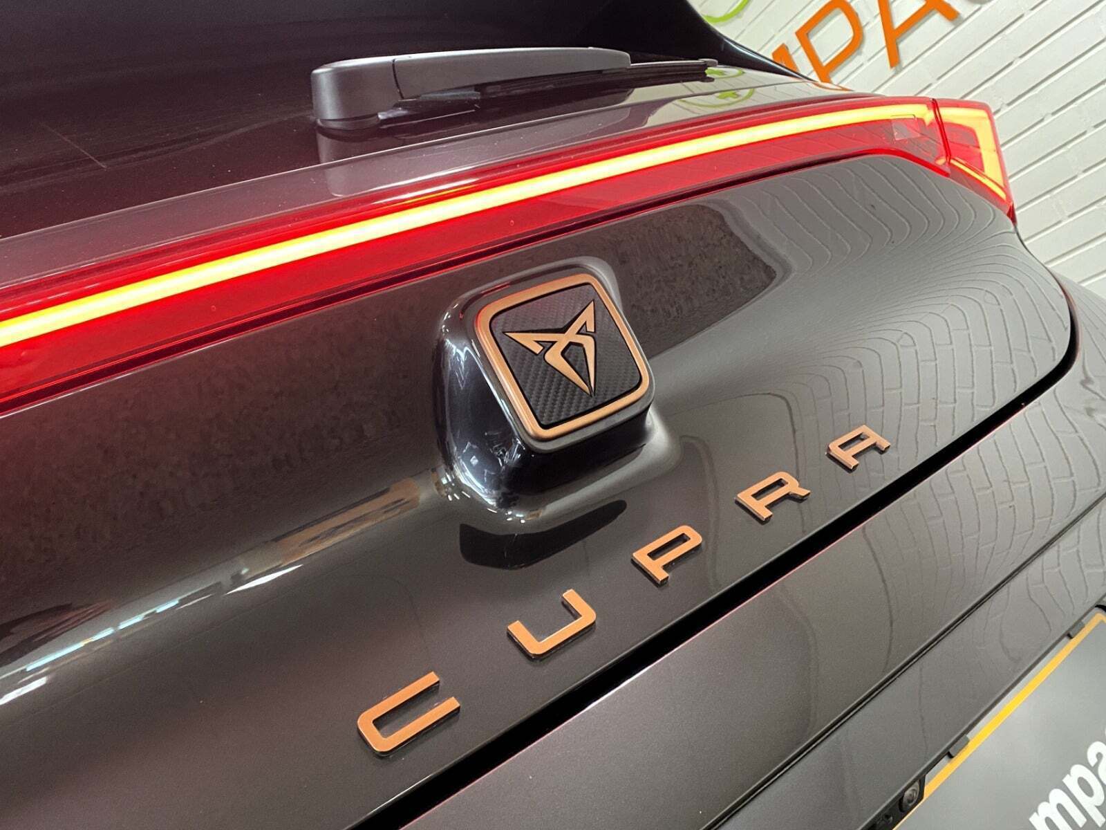 Grå Cupra Born fra 2023