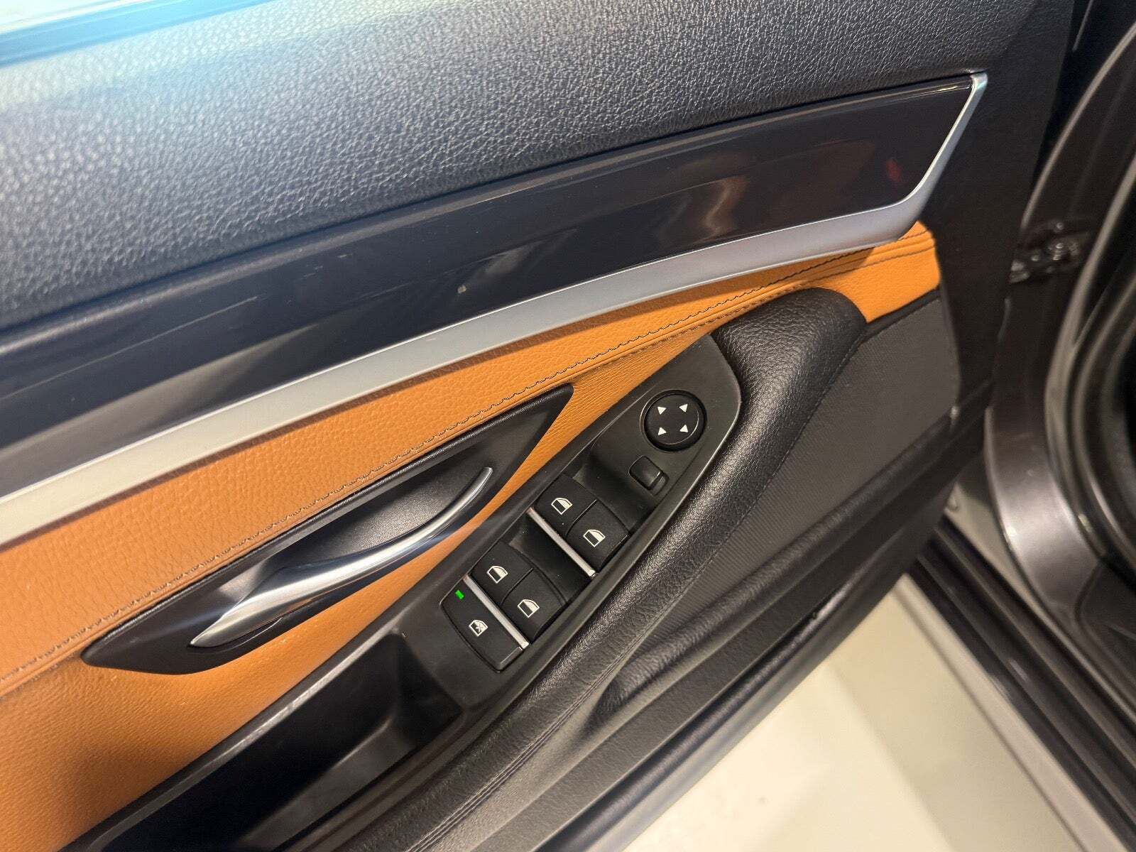 Grå BMW 520d fra 2015