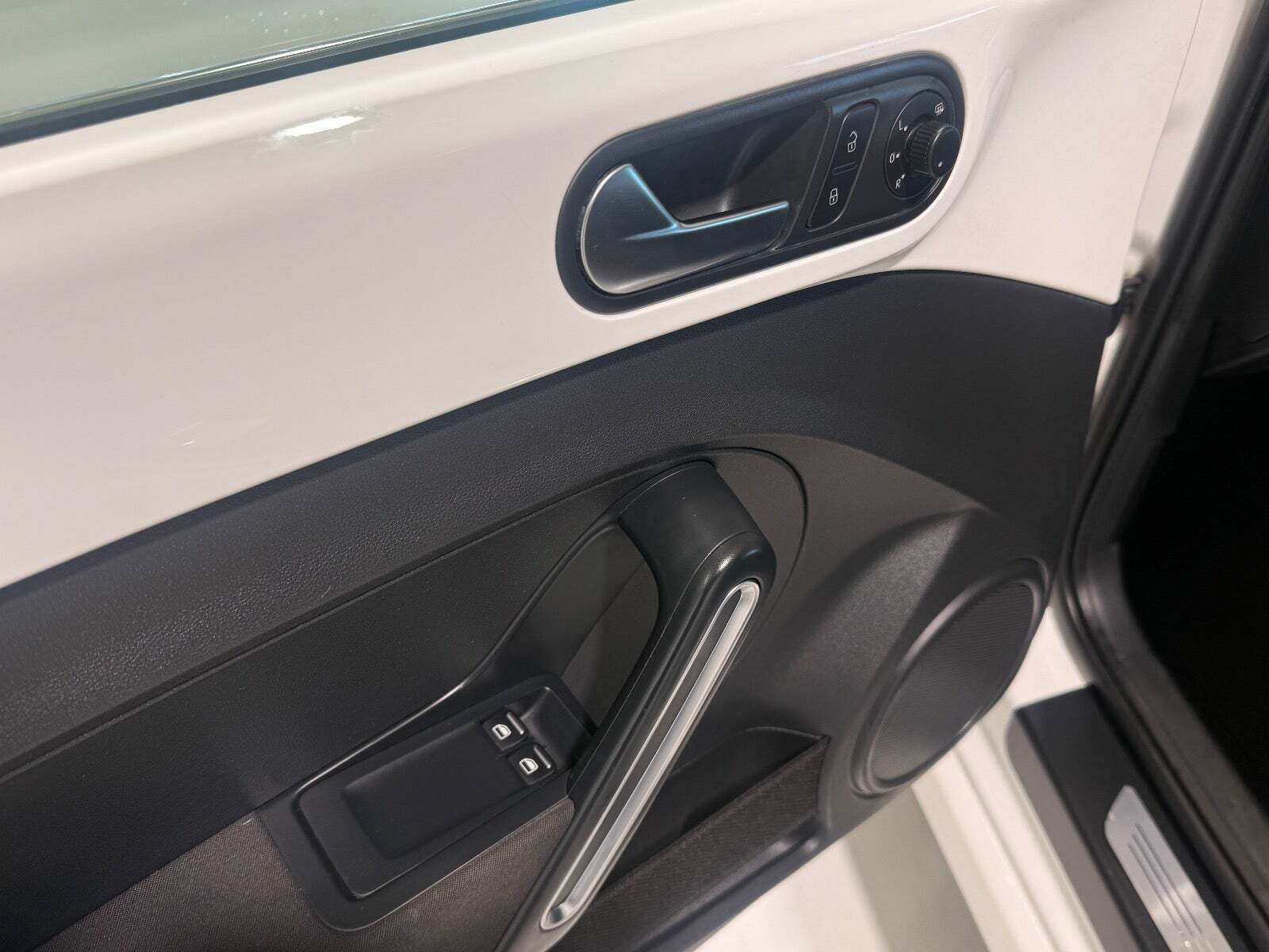 Hvid VW The Beetle fra 2012