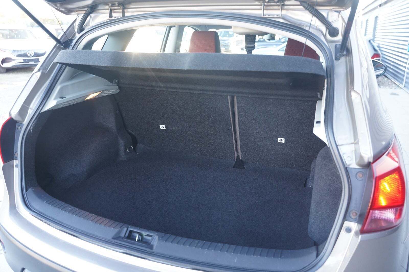 Beige Nissan Qashqai fra 2007