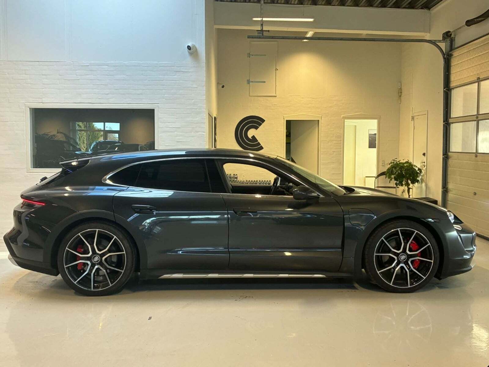 Porsche Taycan 4S Performance+ Cross Turismo