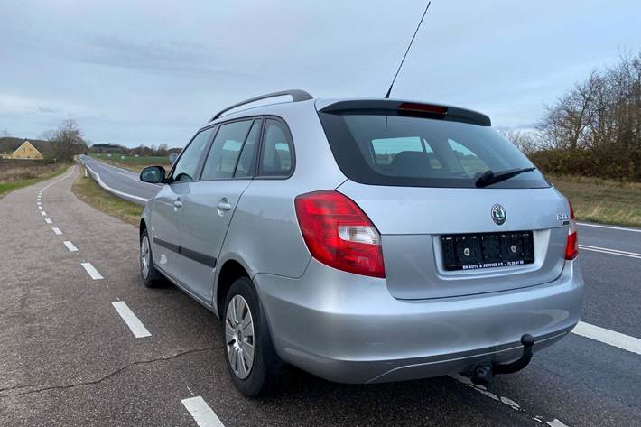 Sølv Skoda Fabia fra 2010
