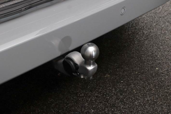 Grå Ford E-Transit Custom 340L fra 2025 set udefra