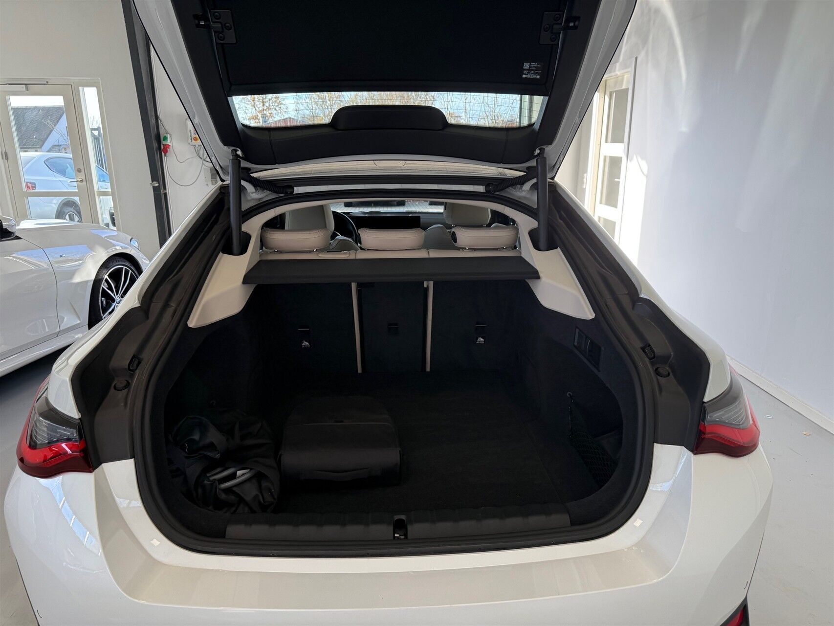 Hvid BMW i4 fra 2022