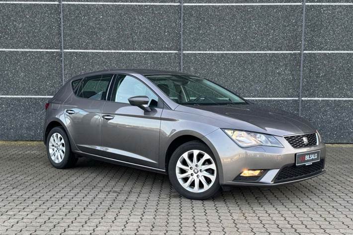 Grå Seat Leon fra 2016 set udefra