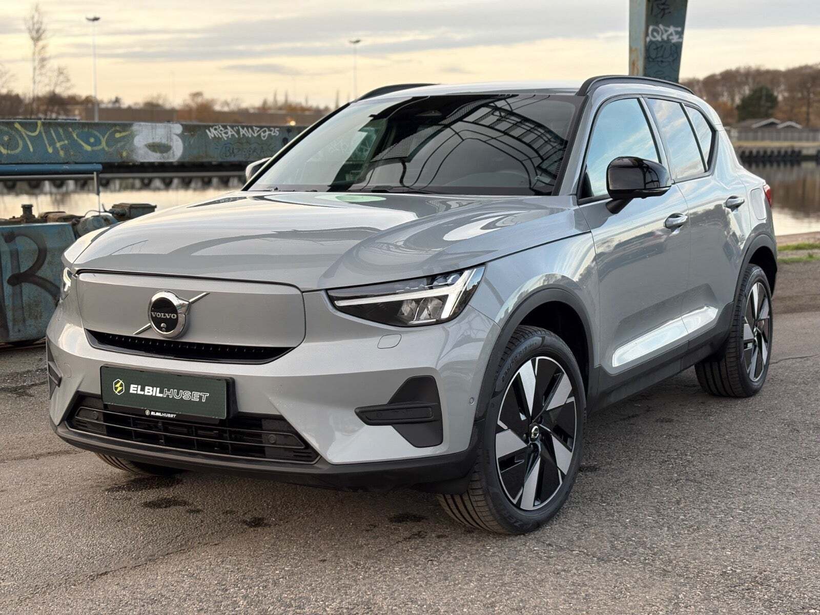 Volvo EX40 Extended Range Core