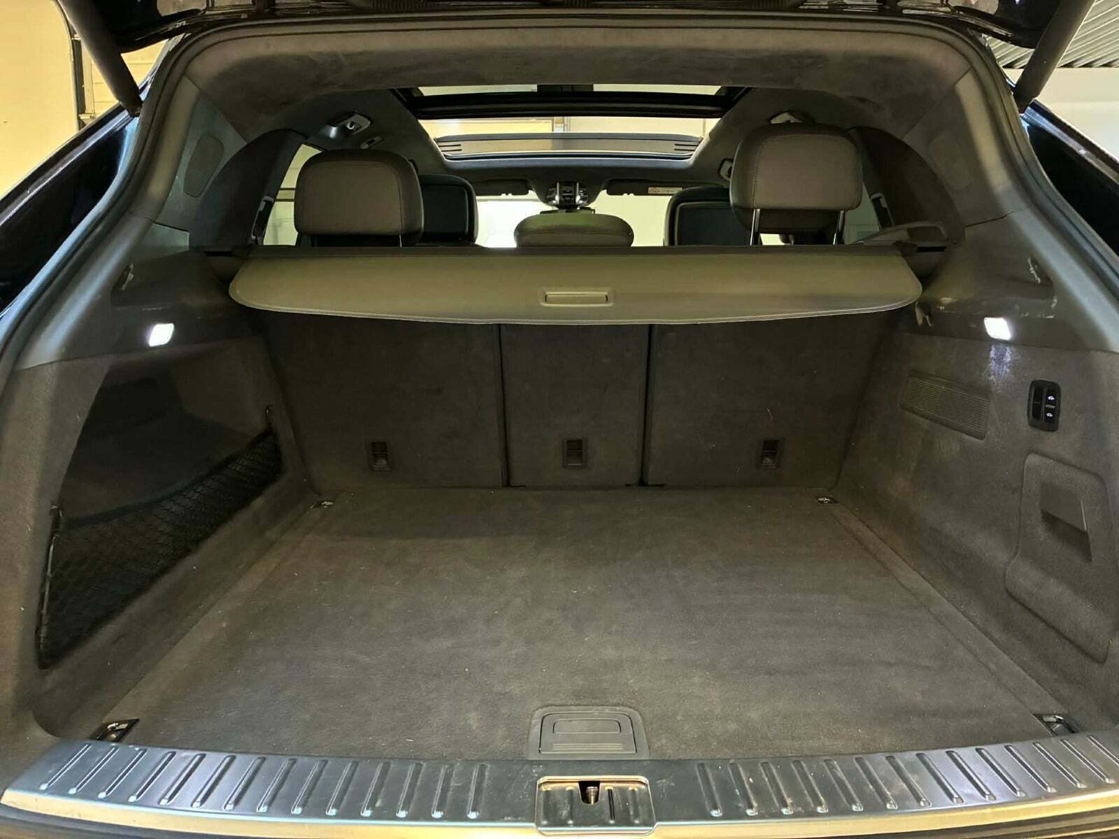 Sort Porsche Cayenne Turbo fra 2018