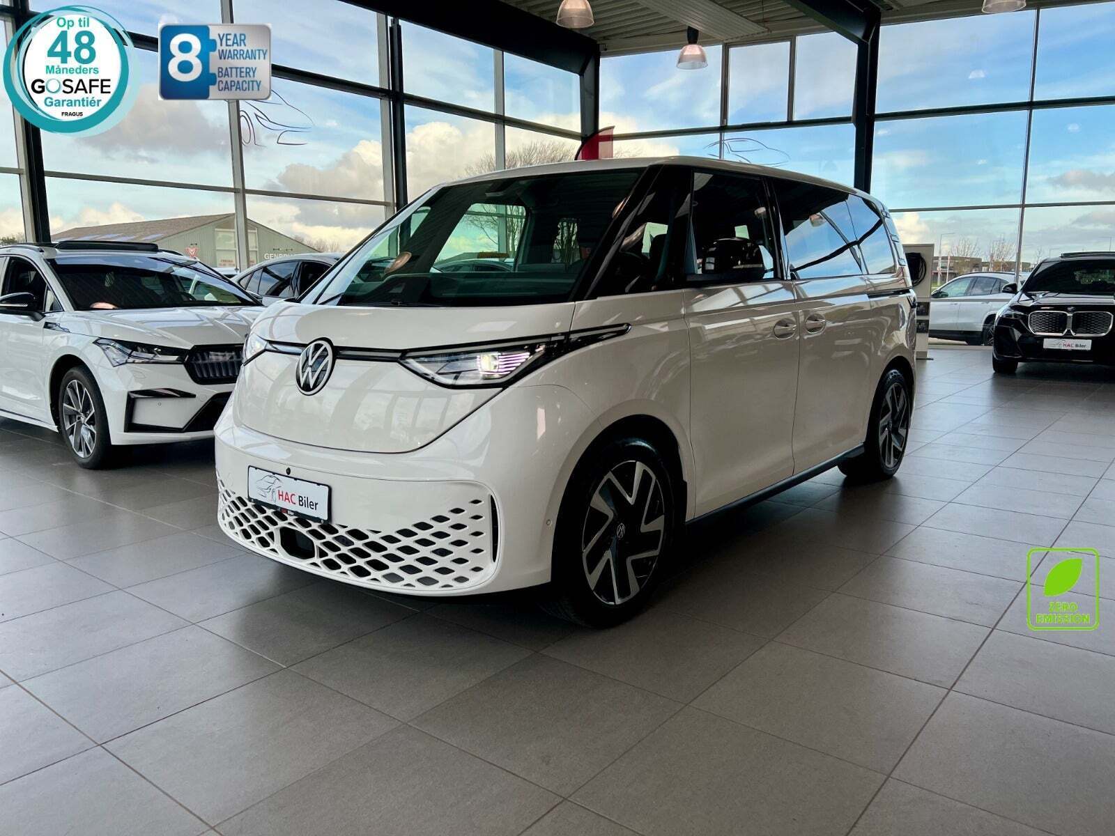 Hvid VW ID.Buzz fra 2024 set udefra