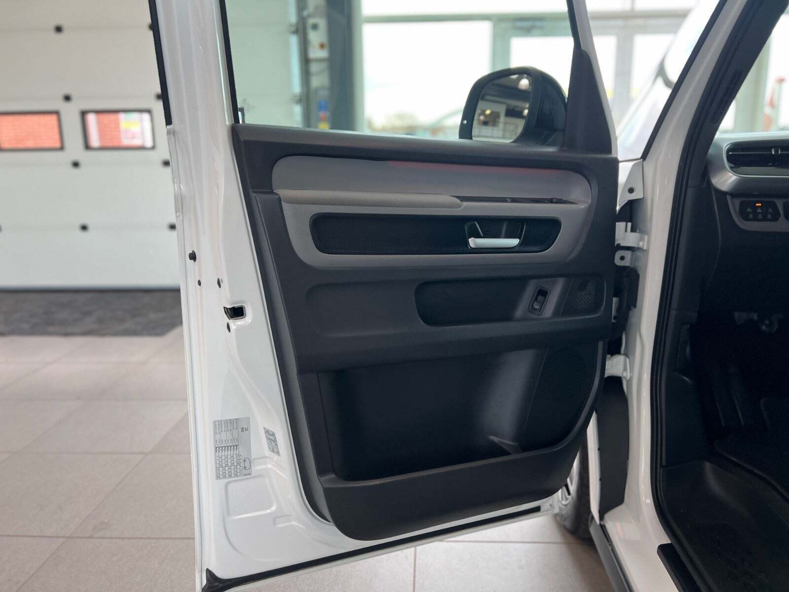 VW ID.Buzz 77 Pro SWB