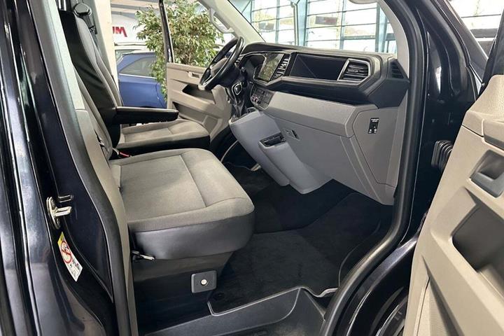 Sort VW Transporter fra 2021