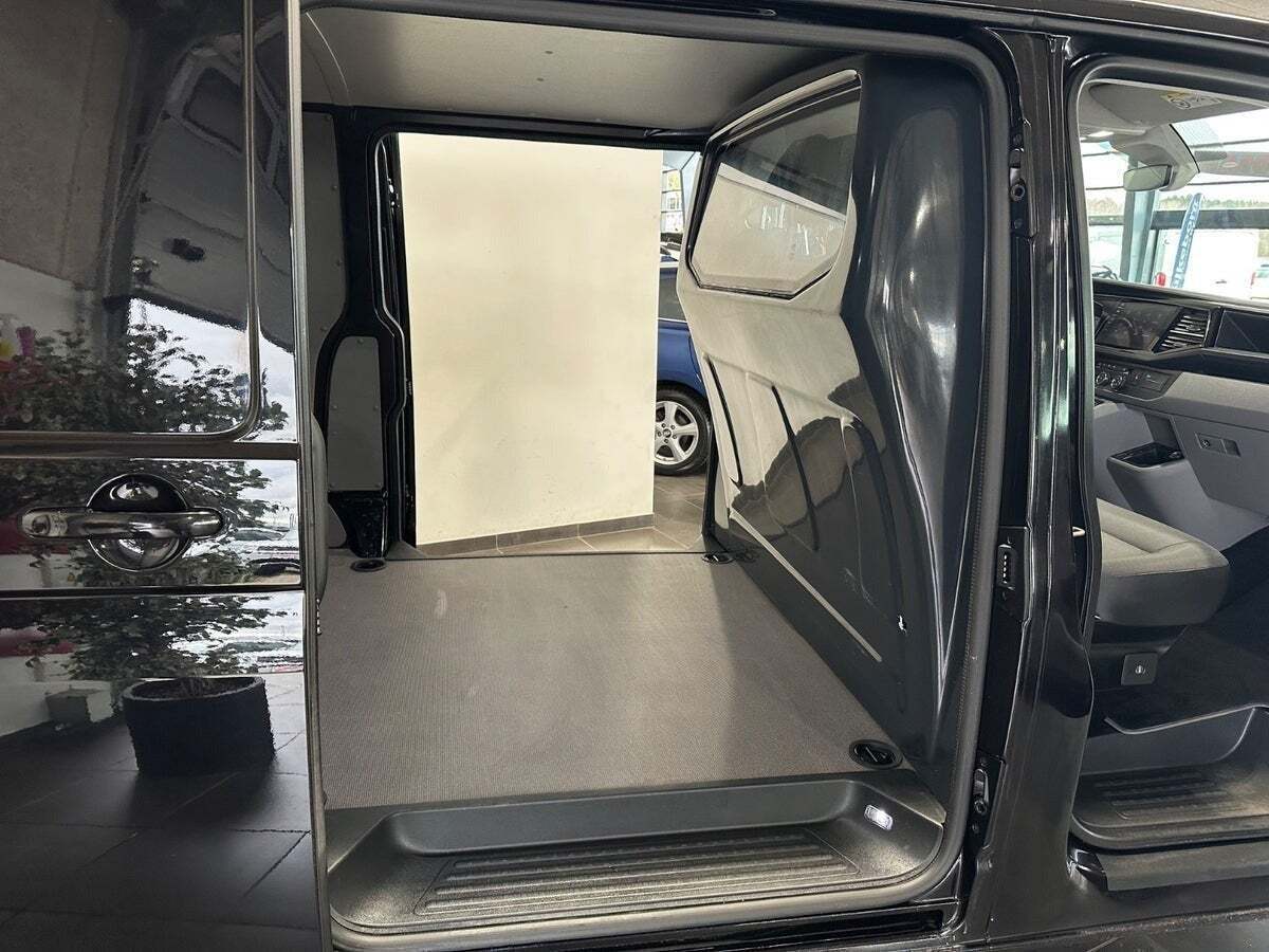 Sort VW Transporter fra 2021