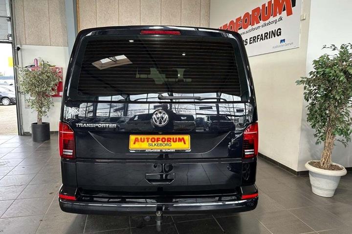 Sort VW Transporter fra 2021