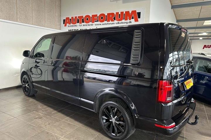 Sort VW Transporter fra 2021
