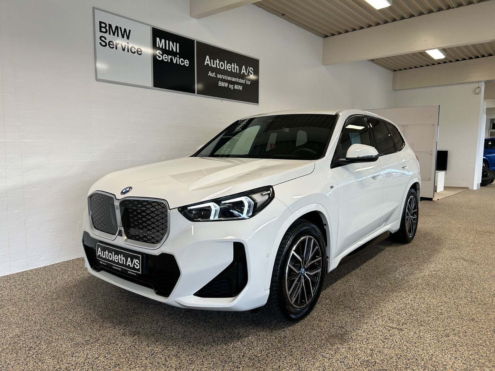 BMW iX1 xDrive30 Fully Charged